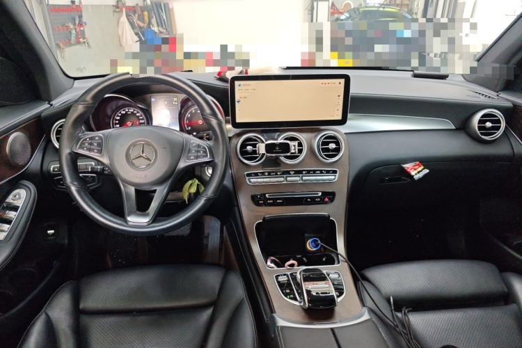 Used Mercedes-Benz GLC 2018 Refreshed GLC 300 4MATIC Dynamic Edition Center Console