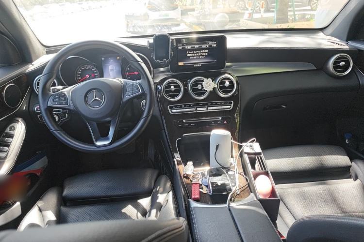 Used Mercedes-Benz GLC 2018 Facelift GLC 260 4MATIC Luxury Edition Center Console