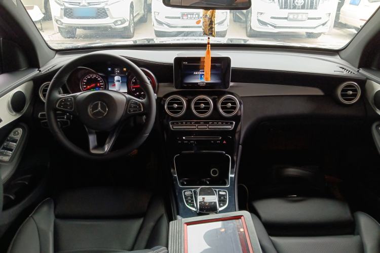 Used Mercedes-Benz GLC 2018 Facelift GLC 200 4MATIC Center Console