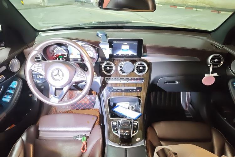 Used Mercedes-Benz GLC 2018 GLC 260 4MATIC Luxury Model Center Console