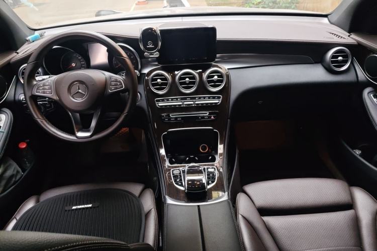 Used Mercedes-Benz GLC 2018 GLC 260 4MATIC Luxury Model Center Console