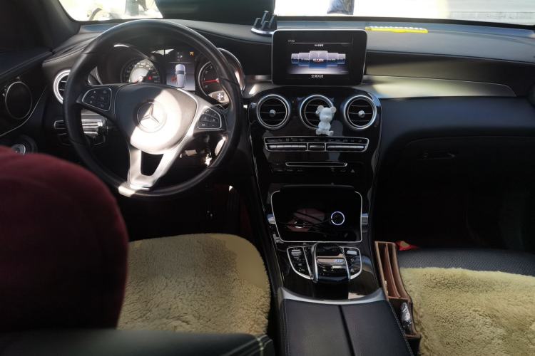 Used Mercedes-Benz GLC 2018 GLC 260 4MATIC Dynamic Edition Center Console