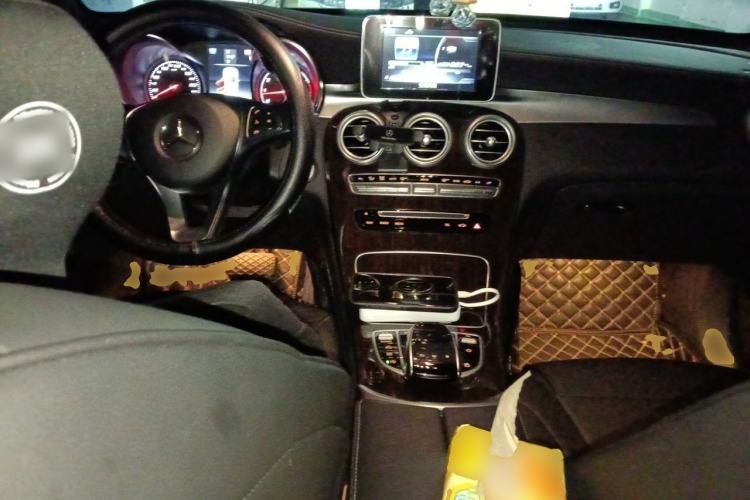 Used Mercedes-Benz GLC 2018 Facelifted GLC 260 4MATIC Dynamic Edition Center Console