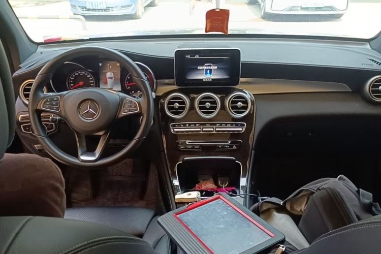 Used Mercedes-Benz GLC 2018 Facelifted GLC 260 4MATIC Dynamic Edition Center Console