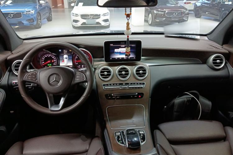 Used Mercedes-Benz GLC 2018 Refreshed GLC 300 4MATIC Dynamic Edition Center Console