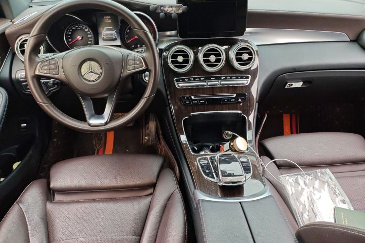 Used Mercedes-Benz GLC 2018 GLC 260 4MATIC Luxury Model Center Console