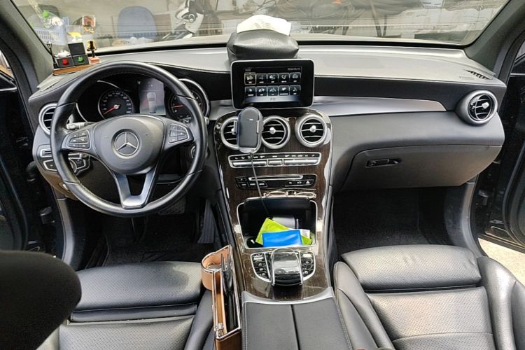 Used Mercedes-Benz GLC 2018 Facelifted GLC 260 4MATIC Dynamic Edition Center Console