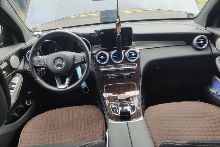 Used Mercedes-Benz GLC 2018 Facelift GLC 260 4MATIC Luxury Edition Center Console