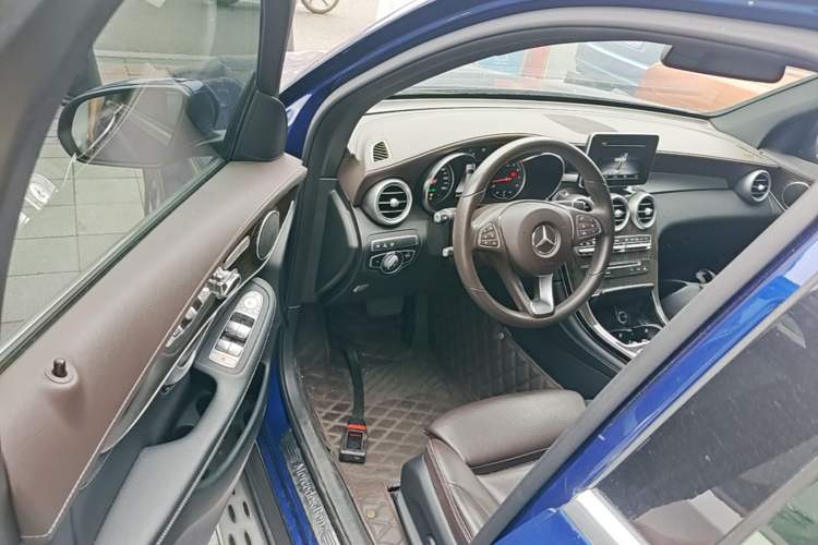 Used Mercedes-Benz GLC 2018 GLC 260 4MATIC Luxury Model Driver Seat