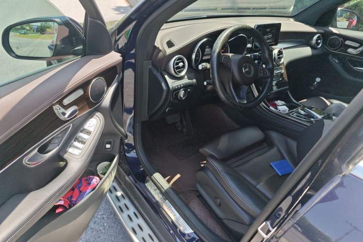 Used Mercedes-Benz GLC 2018 GLC 260 4MATIC Luxury Model Driver Seat