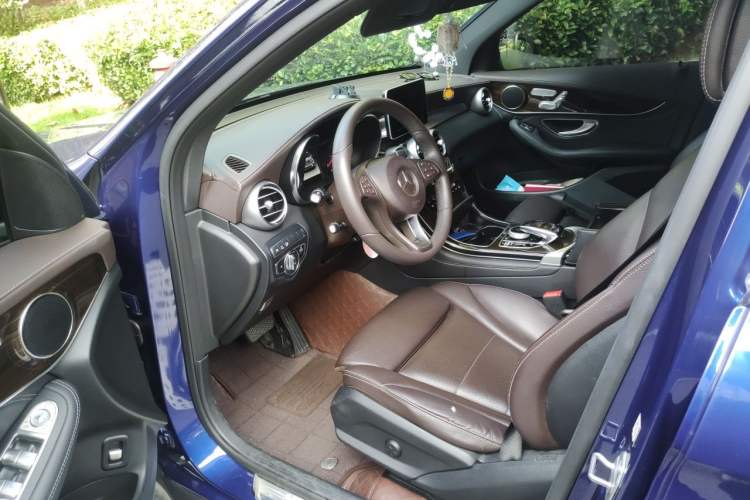 Used Mercedes-Benz GLC 2018 Facelift GLC 260 4MATIC Luxury Edition Driver Seat