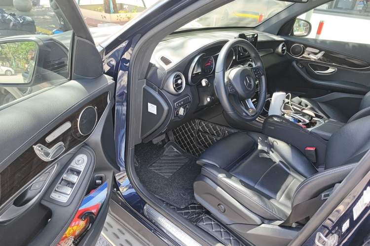 Used Mercedes-Benz GLC 2018 Facelift GLC 260 4MATIC Luxury Edition Driver Seat
