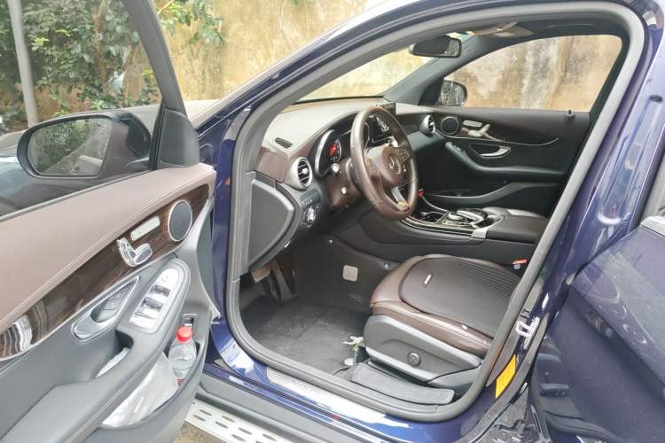 Used Mercedes-Benz GLC 2018 GLC 260 4MATIC Luxury Model Driver Seat