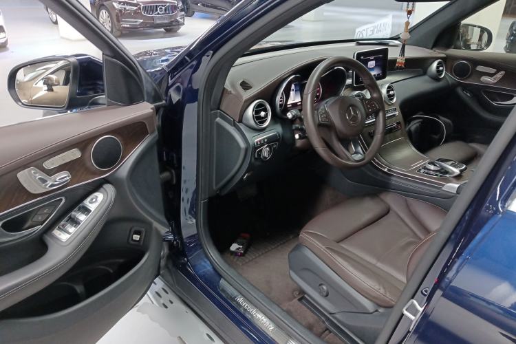 Used Mercedes-Benz GLC 2018 Refreshed GLC 300 4MATIC Dynamic Edition Driver Seat