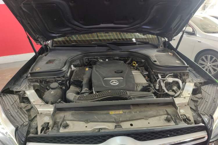 Used Mercedes-Benz GLC 2018 Facelift GLC 260 4MATIC Luxury Edition Engine Bay