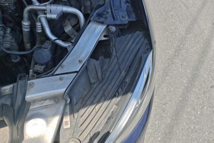 Used Mercedes-Benz GLC 2018 GLC 260 4MATIC Luxury Model Engine Bay Left