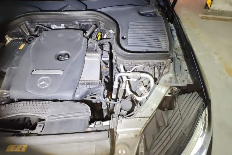 Used Mercedes-Benz GLC 2018 GLC 260 4MATIC Luxury Model Engine Bay Left