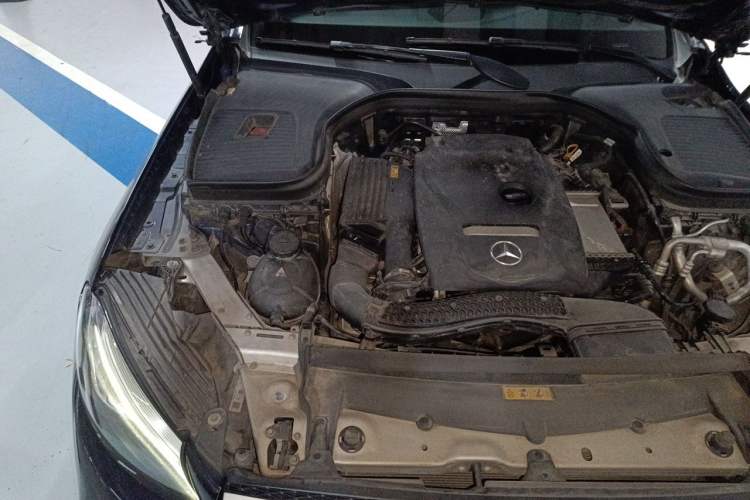 Used Mercedes-Benz GLC 2018 GLC 260 4MATIC Luxury Model Engine Bay Right