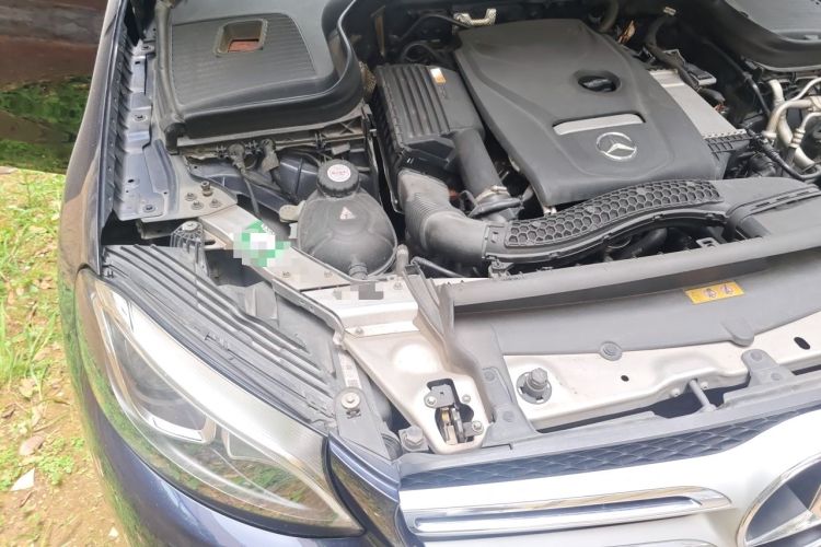 Used Mercedes-Benz GLC 2018 GLC 260 4MATIC Luxury Model Engine Bay Right