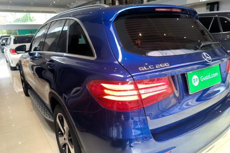 Used Mercedes-Benz GLC 2018 GLC 260 4MATIC Luxury Model Exterior 2