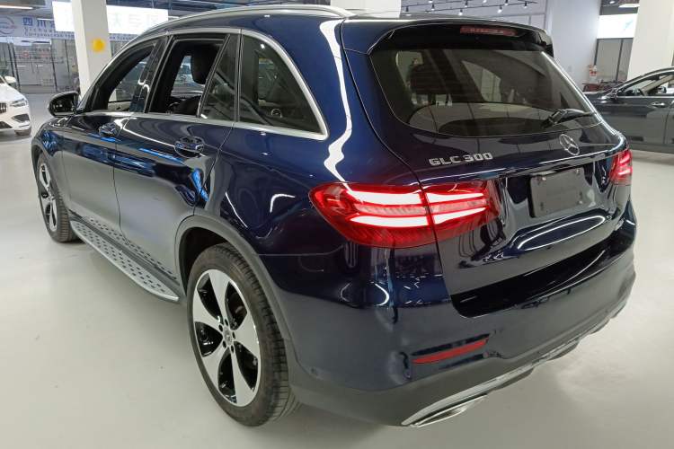 Used Mercedes-Benz GLC 2018 Refreshed GLC 300 4MATIC Dynamic Edition Exterior 2