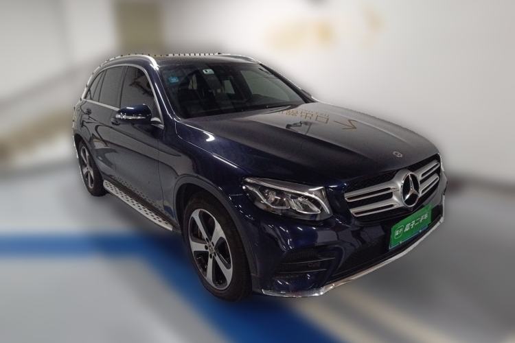 Used Mercedes-Benz GLC 2018 GLC 260 4MATIC Luxury Model Front Right 45 Deg