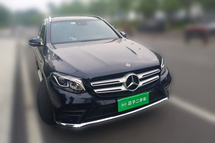 Used Mercedes-Benz GLC 2018 GLC 260 4MATIC Luxury Model Front Right 45 Deg