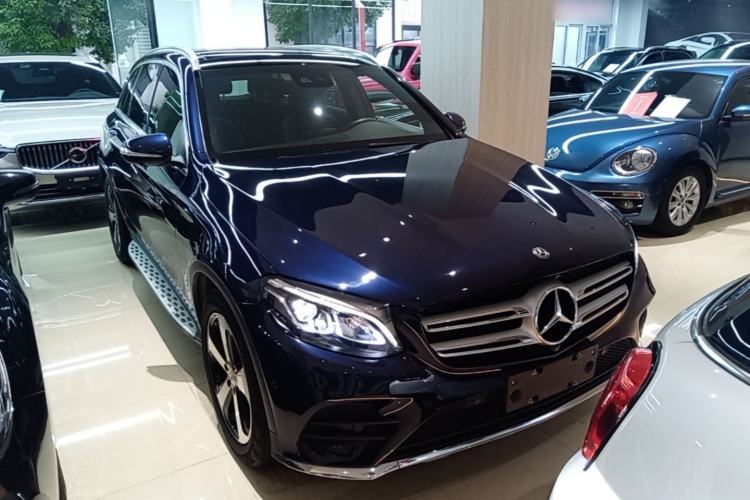 Used Mercedes-Benz GLC 2018 Facelift GLC 260 4MATIC Luxury Edition Front Right 45 Deg