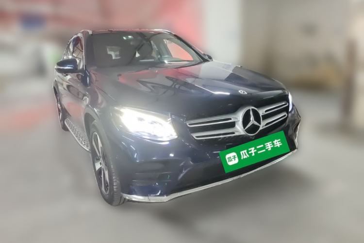 Used Mercedes-Benz GLC 2018 GLC 260 4MATIC Luxury Model Front Right 45 Deg