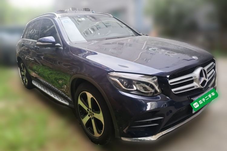 Used Mercedes-Benz GLC 2018 GLC 260 4MATIC Luxury Model Front Right 45 Deg