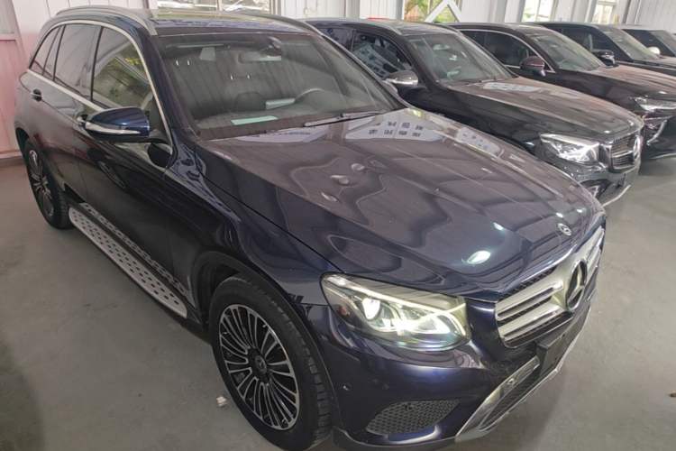 Used Mercedes-Benz GLC 2018 Facelift GLC 200 4MATIC Front Right 45 Deg