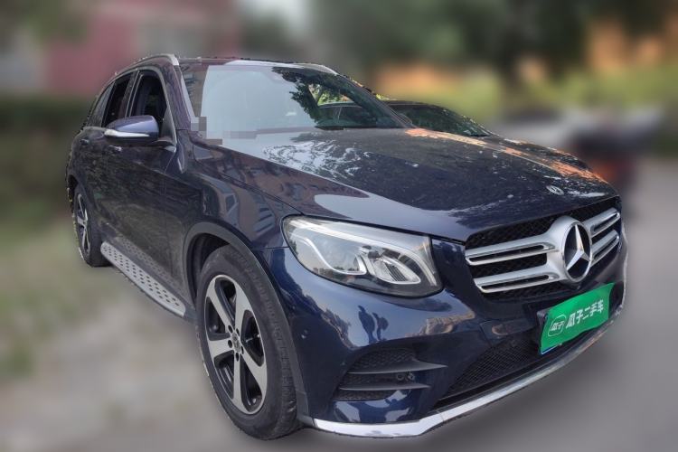 Used Mercedes-Benz GLC 2018 GLC 260 4MATIC Luxury Model Front Right 45 Deg