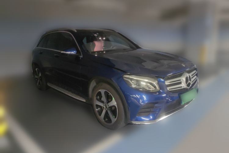 Used Mercedes-Benz GLC 2018 Facelift GLC 260 4MATIC Luxury Edition Front Right 45 Deg
