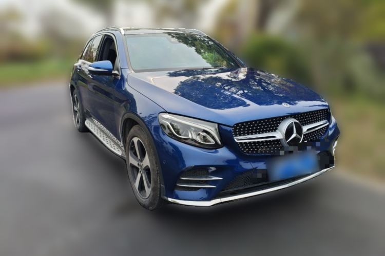 Used Mercedes-Benz GLC 2018 GLC 260 4MATIC Luxury Model Front Right 45 Deg