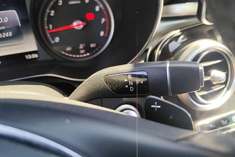Used Mercedes-Benz GLC 2018 Facelifted GLC 260 4MATIC Dynamic Edition Gear Lever