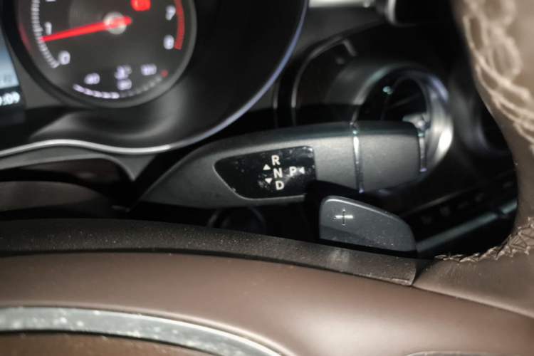 Used Mercedes-Benz GLC 2018 GLC 260 4MATIC Dynamic Edition Gear Lever