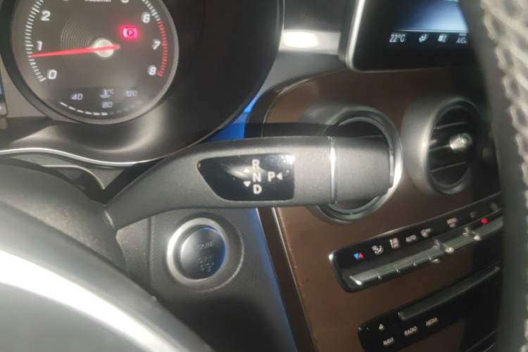 Used Mercedes-Benz GLC 2018 Refreshed GLC 300 4MATIC Dynamic Edition Gear Lever