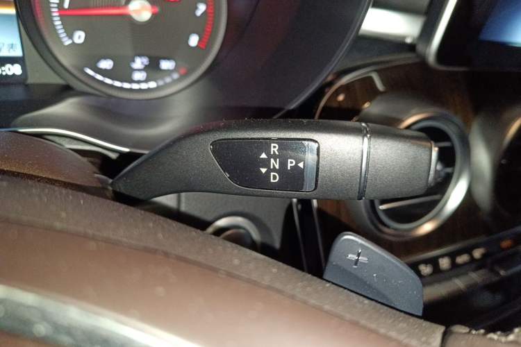 Used Mercedes-Benz GLC 2018 GLC 260 4MATIC Luxury Model Gear Lever