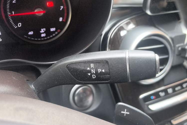 Used Mercedes-Benz GLC 2018 Facelift GLC 260 4MATIC Luxury Edition Gear Lever
