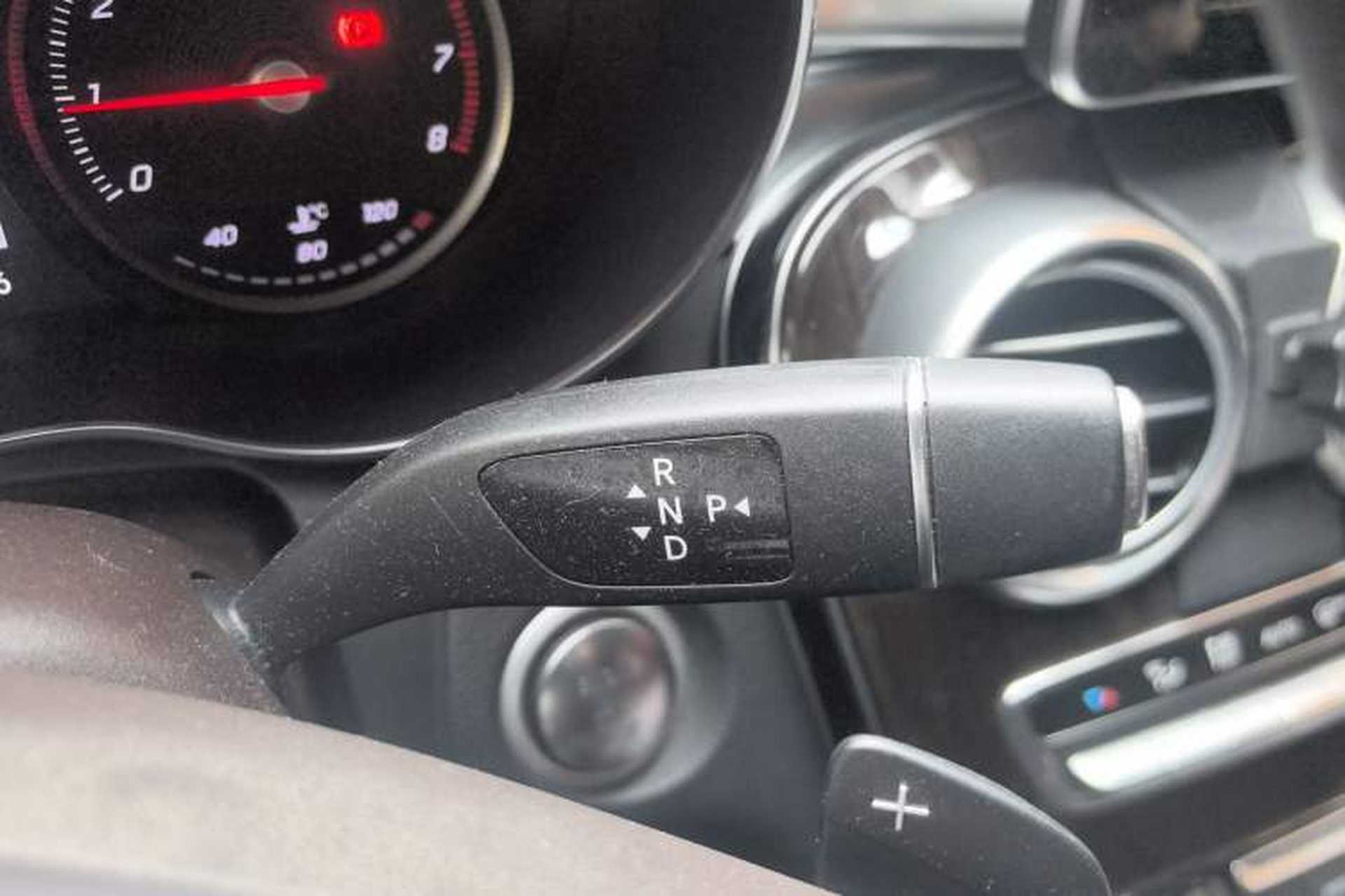 Used Mercedes-Benz GLC 2018 Facelift GLC 260 4MATIC Luxury Edition Gear Lever