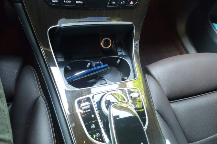 Used Mercedes-Benz GLC 2018 Facelift GLC 260 4MATIC Luxury Edition Gear Lever