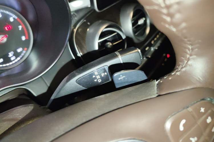 Used Mercedes-Benz GLC 2018 Facelift GLC 260 4MATIC Luxury Edition Gear Lever