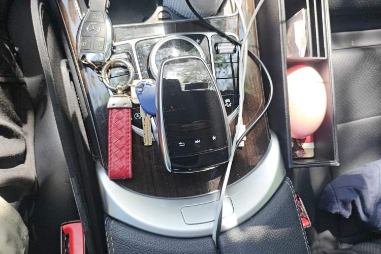 Used Mercedes-Benz GLC 2018 Facelift GLC 260 4MATIC Luxury Edition Gear Lever
