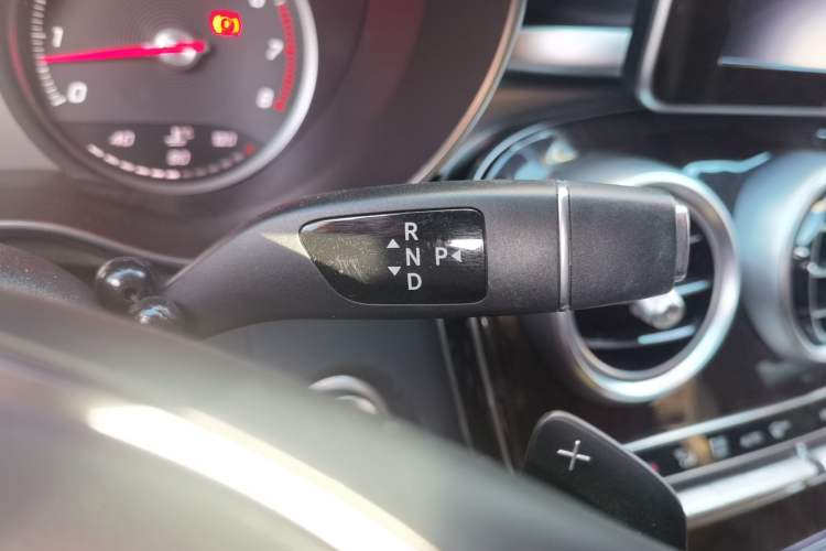 Used Mercedes-Benz GLC 2018 GLC 260 4MATIC Dynamic Edition Gear Lever