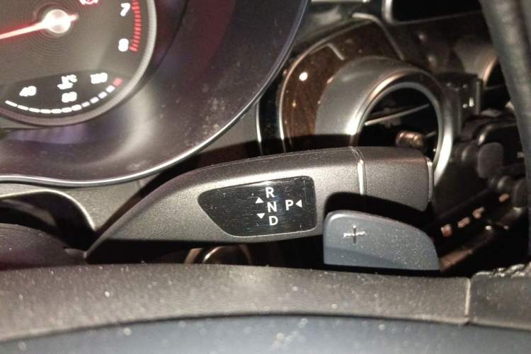 Used Mercedes-Benz GLC 2018 Facelifted GLC 260 4MATIC Dynamic Edition Gear Lever