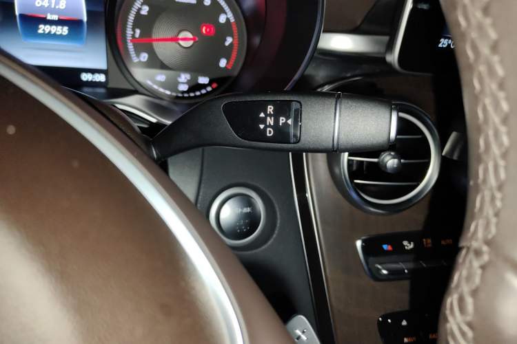 Used Mercedes-Benz GLC 2018 GLC 300 4MATIC Sport Edition Gear Lever
