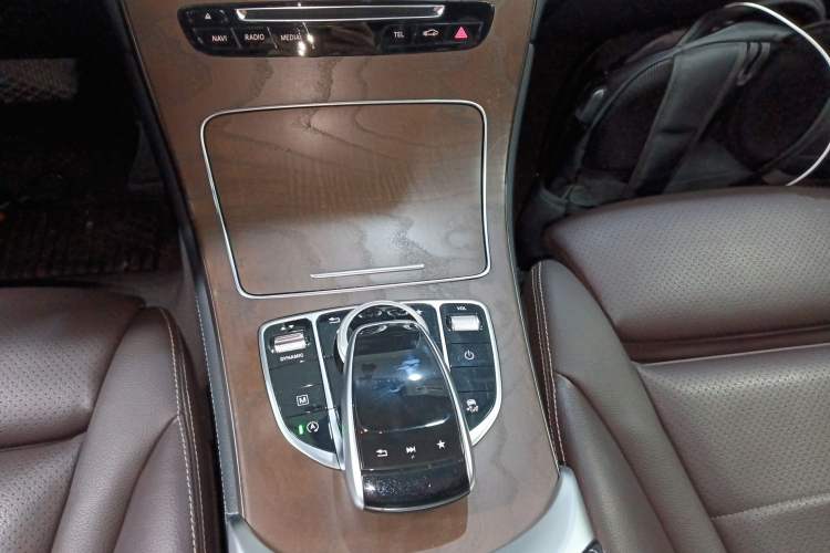 Used Mercedes-Benz GLC 2018 Refreshed GLC 300 4MATIC Dynamic Edition Gear Lever