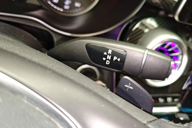 Used Mercedes-Benz GLC 2018 GLC 260 4MATIC Luxury Model Gear Lever