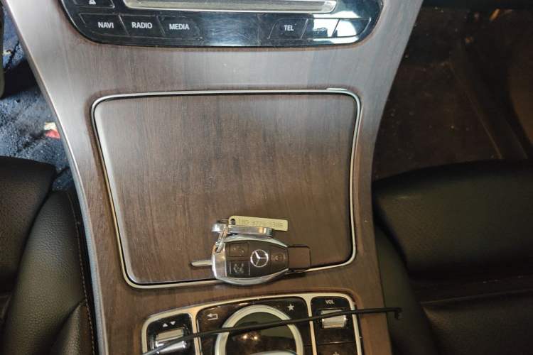 Used Mercedes-Benz GLC 2018 GLC 260 4MATIC Luxury Model Gear Lever