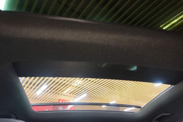 Used Mercedes-Benz GLC 2018 Facelift GLC 260 4MATIC Luxury Edition Headliner